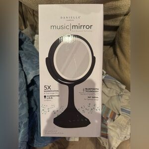 New In Box Danielle Creations Music Mirror Bluetooth 5x Magnification 360 Swivel